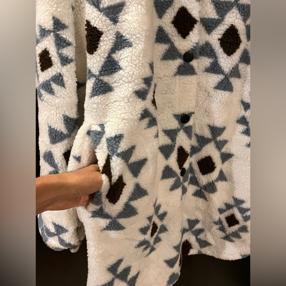 Grace & Emma "She Could Be The One" ivory aztec pattern sherpa jacket. 2XL. NWT - Picture 11 of 14